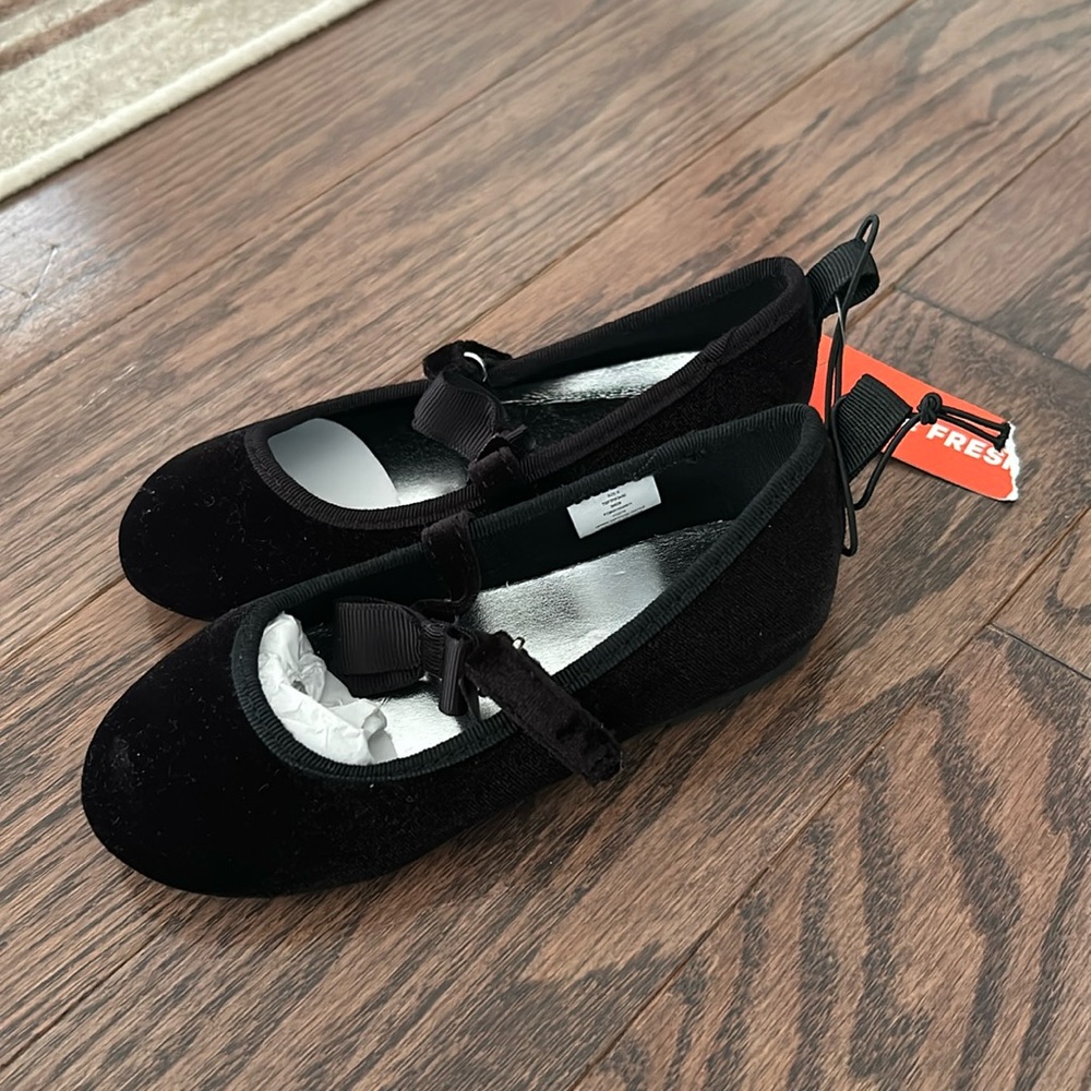 Joe fresh size 8 black velvet dress shoes
